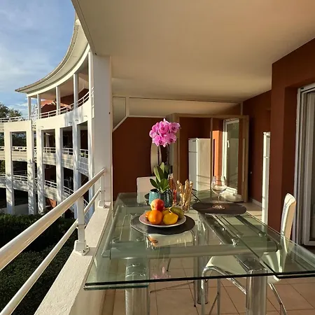 A 2 Pieces, Grande Terrasse, Vue Parc Au Calme * Cannes